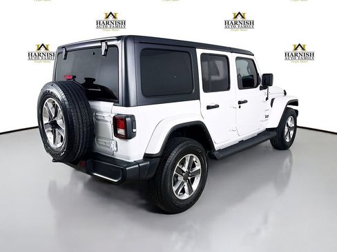 Used 2022 Jeep Wrangler Unlimited Sahara AWD/4WD image 7