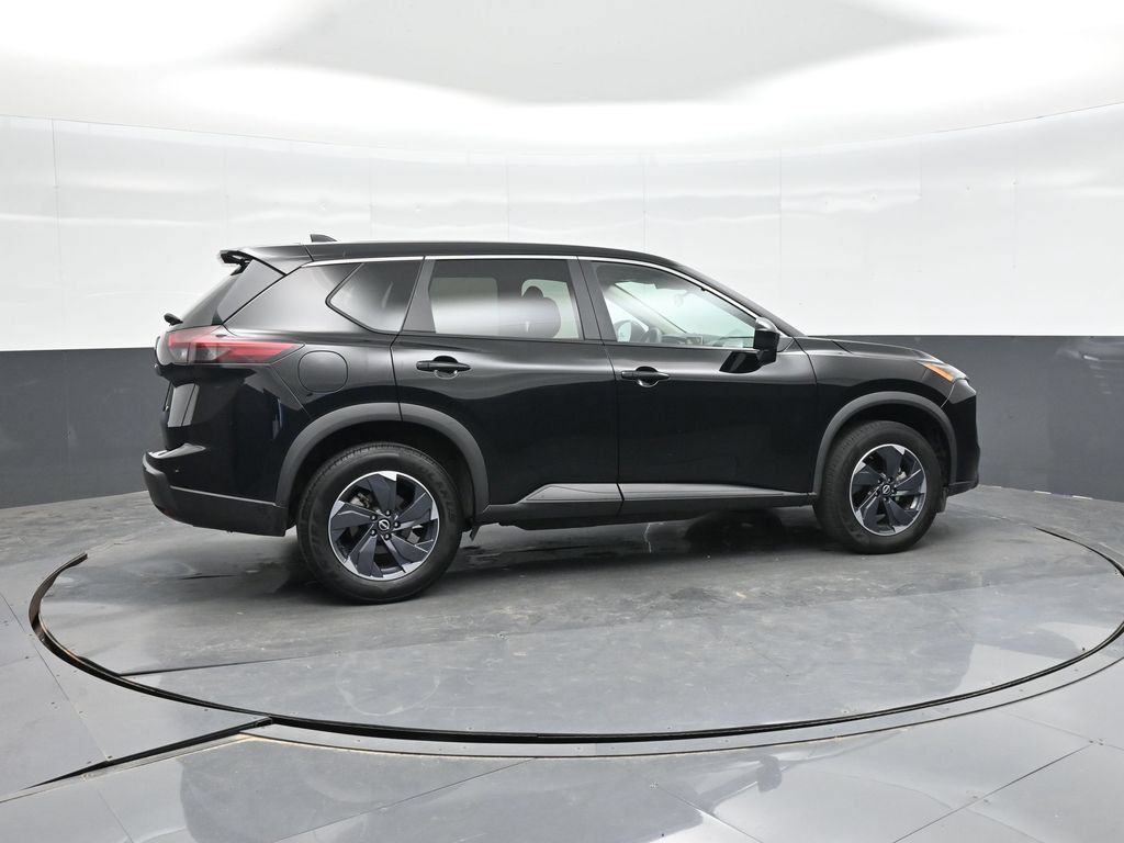 Used 2024 Nissan Rogue SV FWD image 9