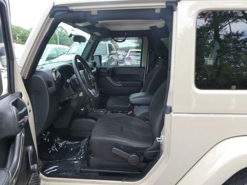 Used 2018 Jeep Wrangler Sport AWD/4WD image 12