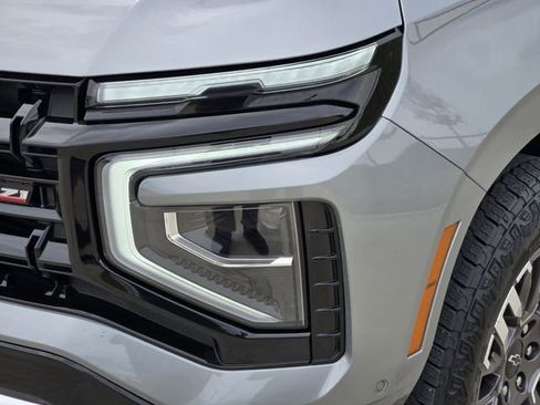 Used 2025 Chevrolet Suburban Z71 AWD/4WD image 9