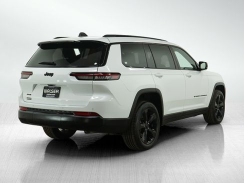 Used 2023 Jeep Grand Cherokee L Laredo image 5