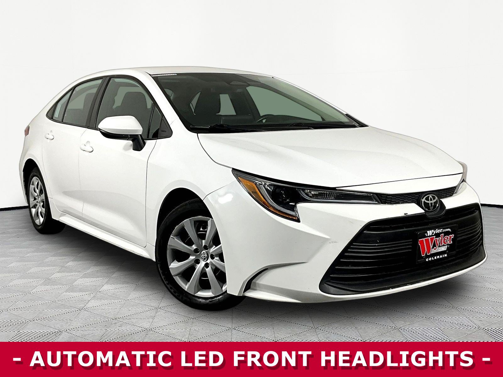 Used 2023 Toyota Corolla LE FWD image 3