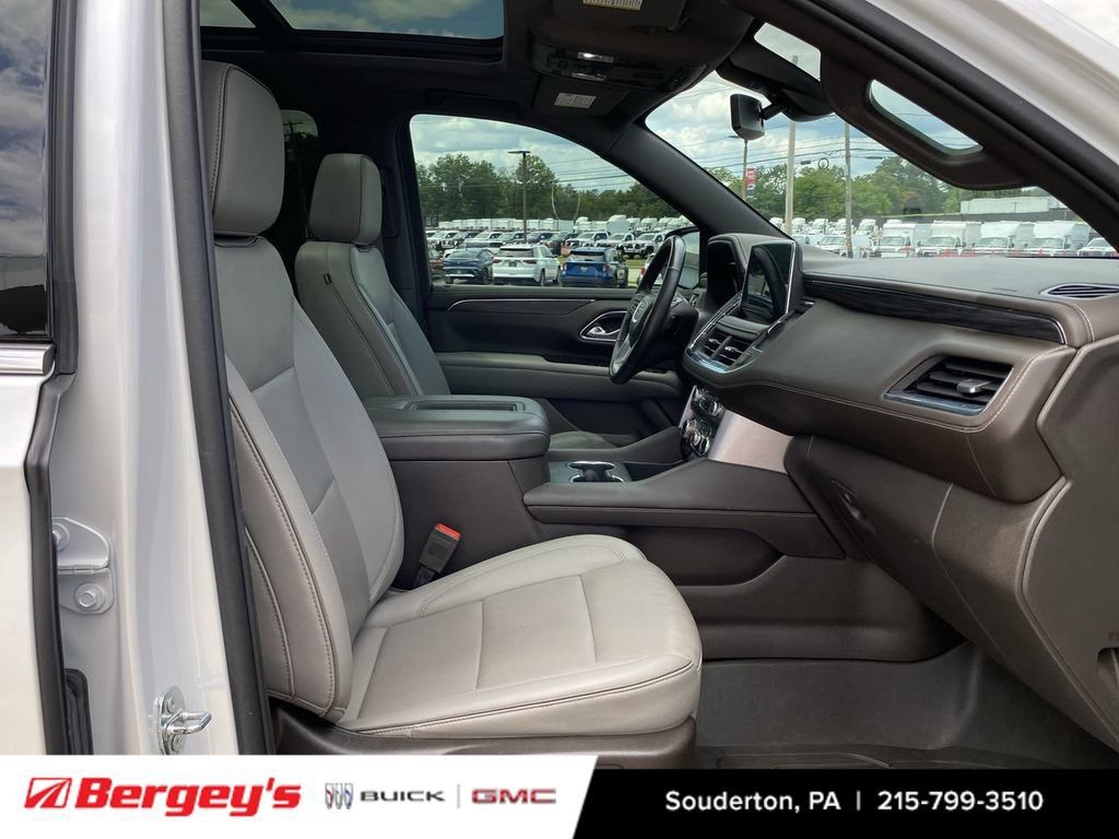 Certified 2022 GMC Yukon XL SLT w/ SLT Premium Package AWD/4WD image 32