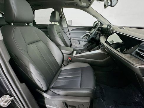 Used 2025 Audi Q5 Premium w/ Convenience Package image 8