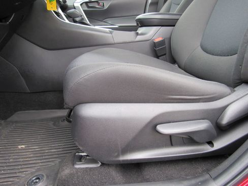 Used 2023 Toyota RAV4 LE AWD/4WD image 15