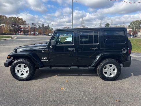 Certified 2016 Jeep Wrangler Unlimited Sahara w/ Connectivity Group image 4