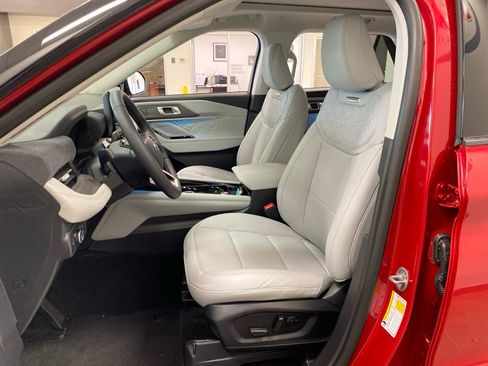 New 2026 Ford Explorer Platinum w/ LUX Leather Package image 17