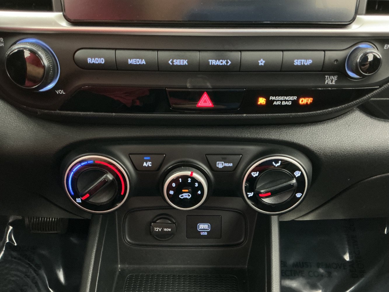 Used 2021 Hyundai Venue SE FWD image 35