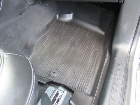 Used 2023 Ford Explorer XLT w/ Equipment Group 202A RWD image 32