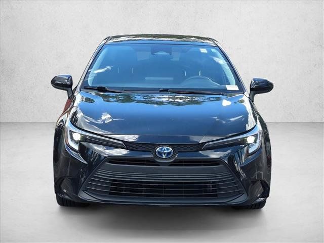 Used 2024 Toyota Corolla LE FWD image 2