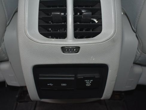 Used 2019 Jeep Cherokee Limited image 36