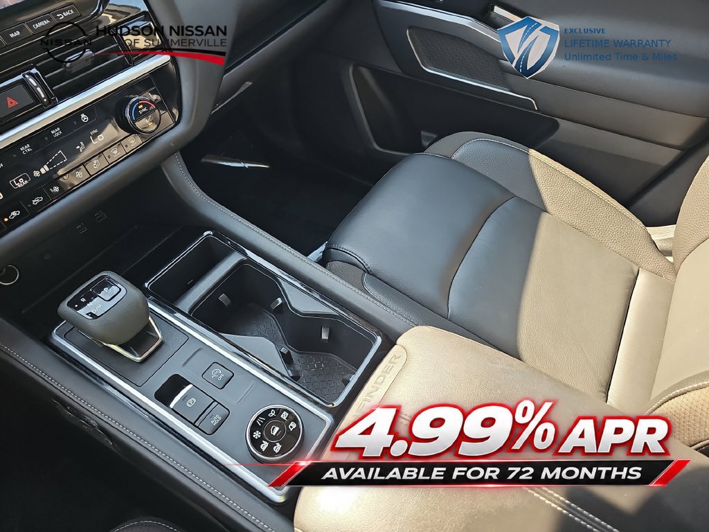 Used 2024 Nissan Pathfinder SL AWD/4WD image 26