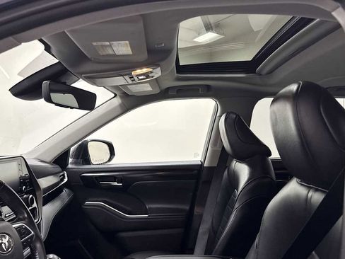 Certified 2022 Toyota Highlander XLE image 23