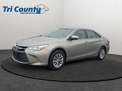 Certified 2017 Toyota Camry LE image 3