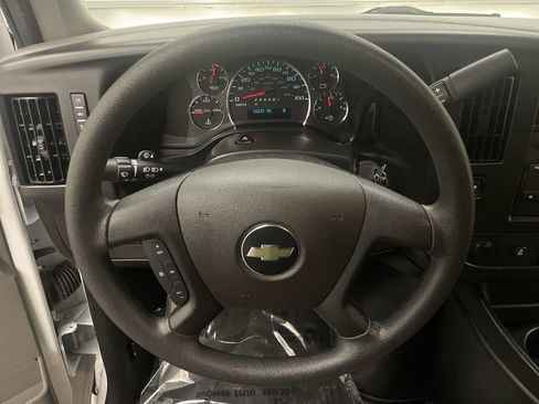 Used 2025 Chevrolet Express 3500 LT w/ LT Preferred Equipment Group RWD image 5