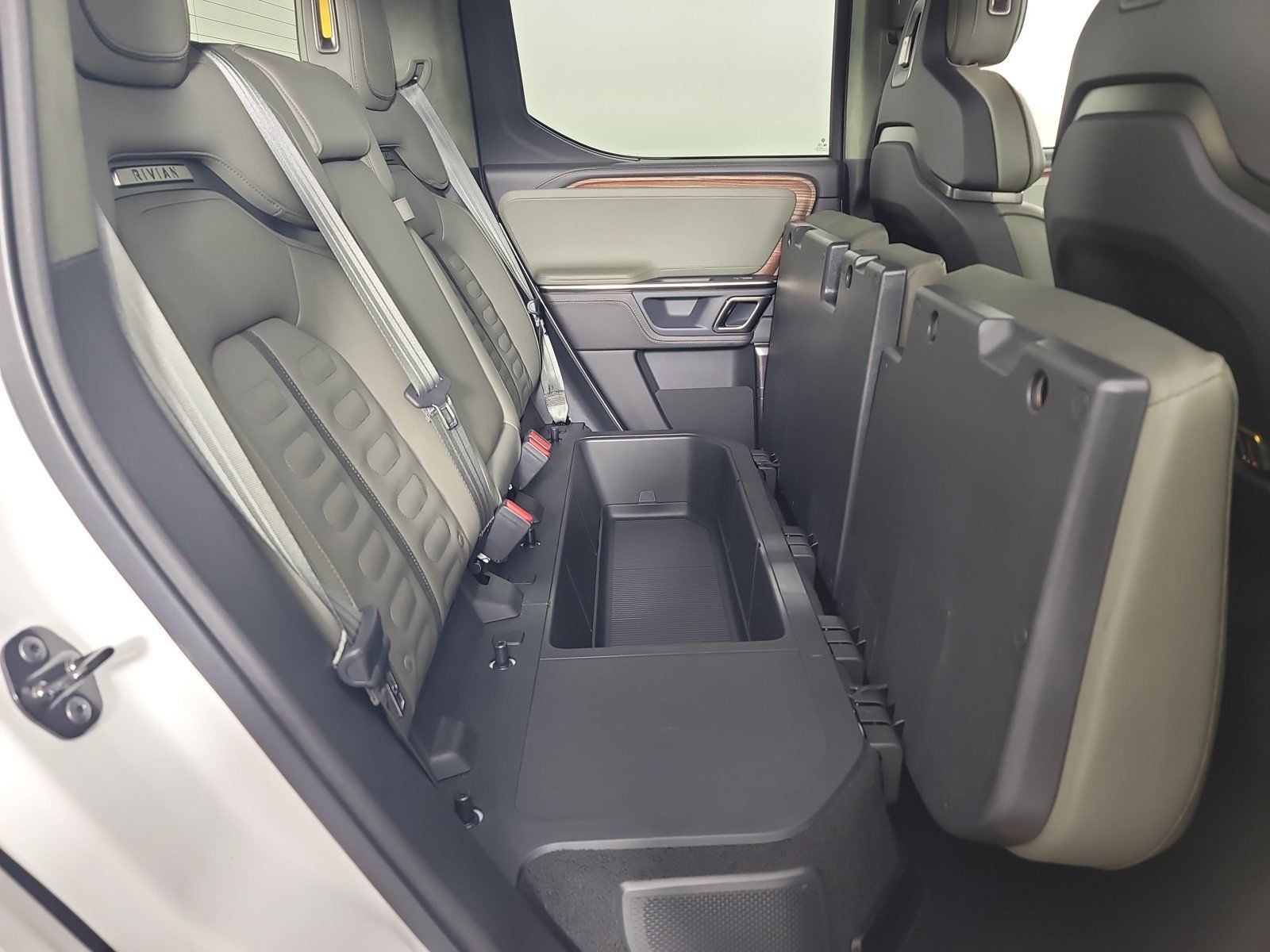 Used 2024 Rivian R1T Adventure Dual AWD/4WD image 24