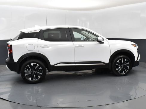 New 2025 Nissan Kicks SV image 8