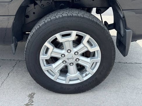 Used 2017 Nissan Titan SV AWD/4WD image 10