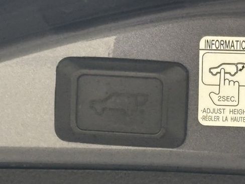 Used 2018 Toyota RAV4 Limited image 11