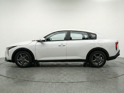 Used 2025 Kia K4 FWD image 5