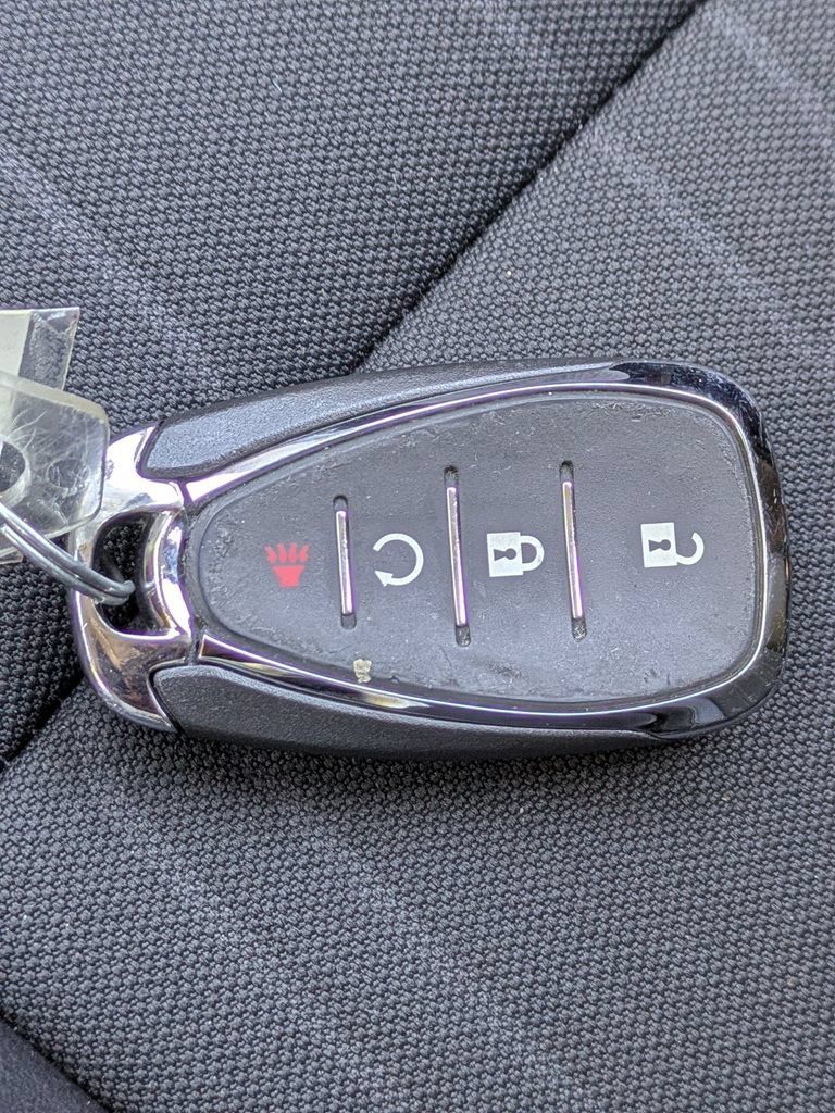 Used 2022 Chevrolet Trax LT w/ LT Convenience Package AWD/4WD image 28