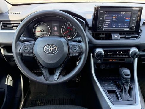 Used 2021 Toyota RAV4 LE image 15