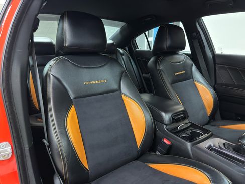 Used 2018 Dodge Charger SXT w/ Blacktop Package image 12