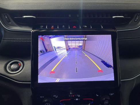 New 2025 Jeep Grand Cherokee Limited image 17