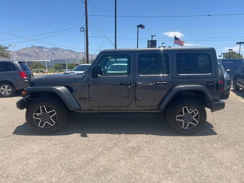 Used 2025 Jeep Wrangler Unlimited Sahara AWD/4WD image 6