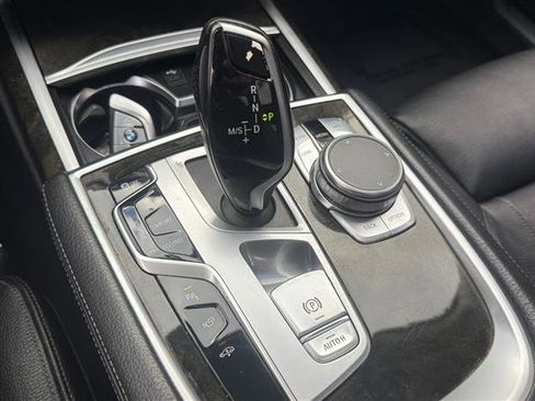 Used 2020 BMW 740i xDrive w/ Cold Weather Package image 39
