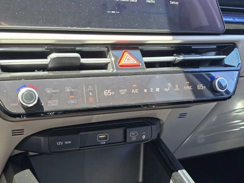 New 2026 Kia Niro Wave w/ Wave Preserve Package FWD image 23