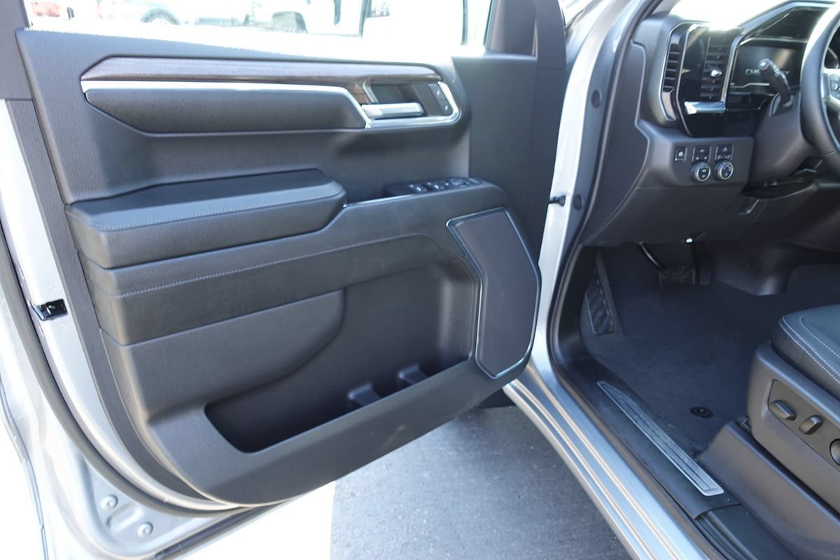 Used 2024 Chevrolet Silverado 1500 LT AWD/4WD image 17