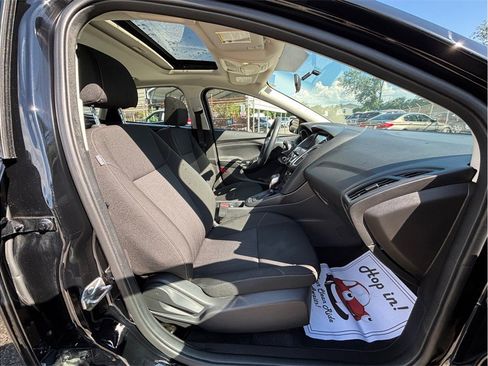Used 2017 Ford Focus SEL FWD image 32