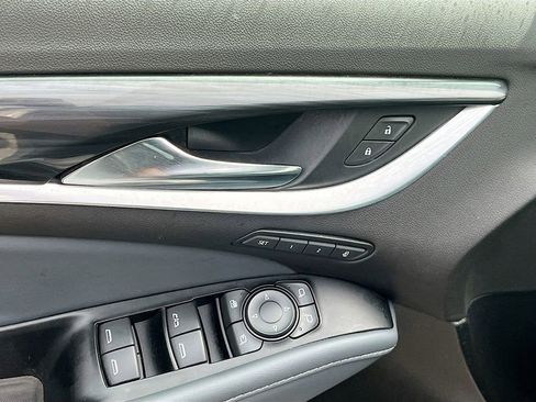 Used 2024 Buick Enclave Premium AWD/4WD image 18