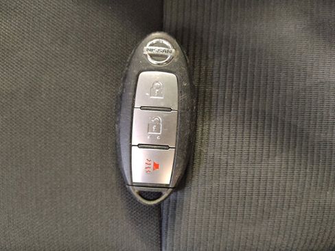 Used 2017 Nissan Titan SV RWD image 32