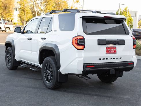 New 2026 Toyota 4Runner SR5 AWD/4WD image 7