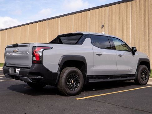 New 2025 Chevrolet Silverado EV LT image 6