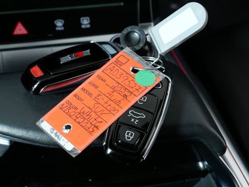 Certified 2022 Audi e-tron S Premium Plus w/ 21" Black Optic Package image 34