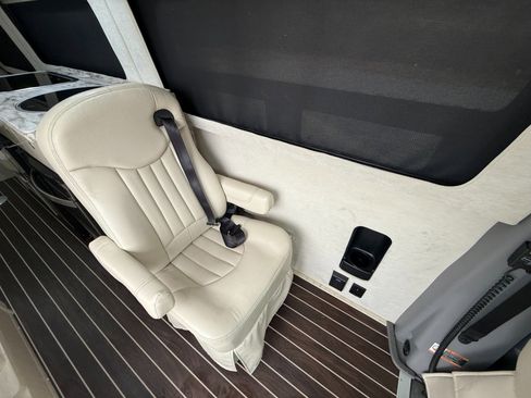 Used 2017 Mercedes-Benz Sprinter 3500 image 26