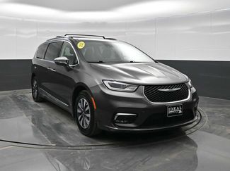Used 2021 Chrysler Pacifica Limited w/ Uconnect Theater Family Group video 2