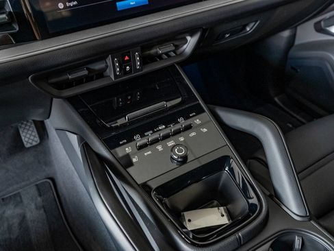 Certified 2025 Porsche Cayenne Coupe AWD/4WD image 22