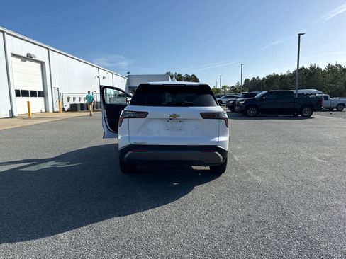 Used 2025 Chevrolet Equinox LT image 3