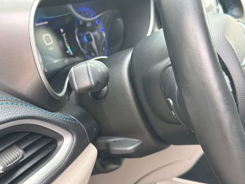 Used 2021 Chrysler Pacifica Touring-L AWD/4WD image 30