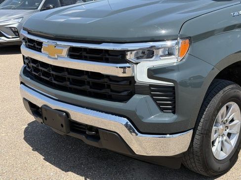 Used 2025 Chevrolet Silverado 1500 LT AWD/4WD image 16