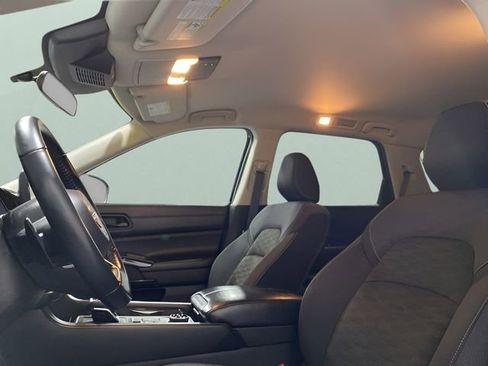 Certified 2025 Nissan Pathfinder SV AWD/4WD image 22