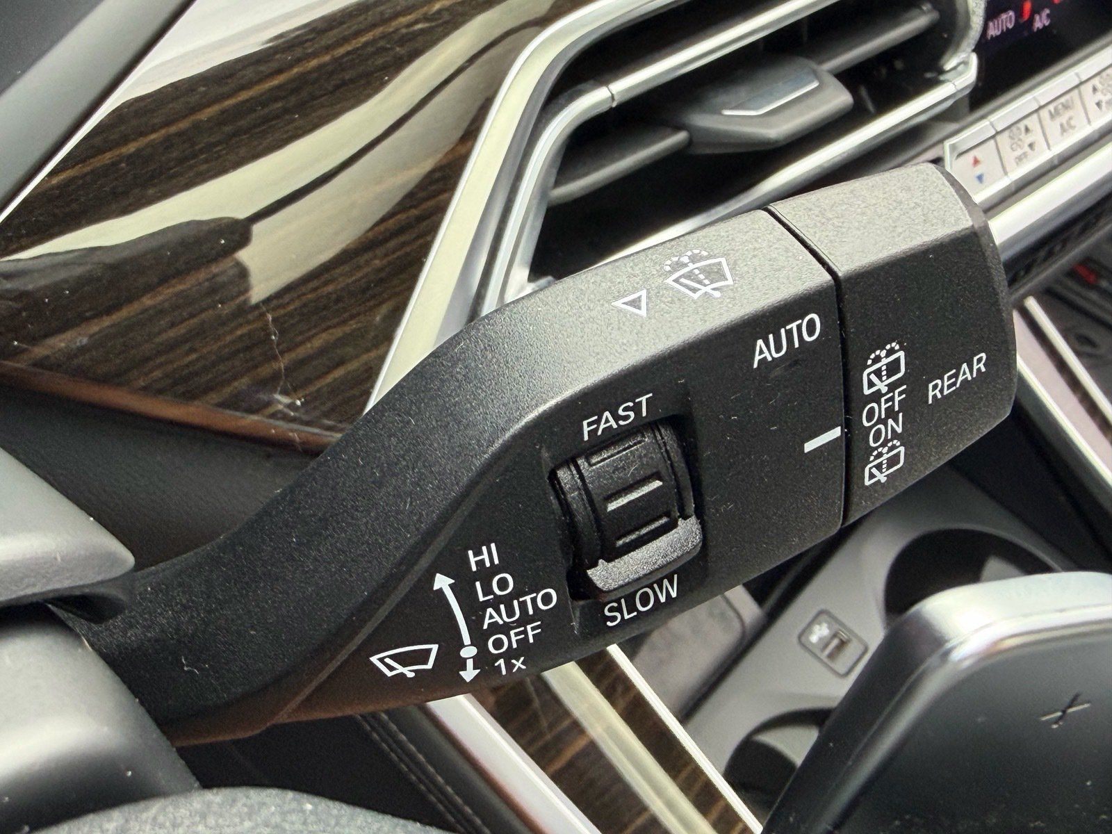 Used 2020 BMW X5 xDrive40i w/ Premium Package AWD/4WD image 33
