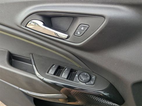 Used 2025 Chevrolet Trax LT image 17