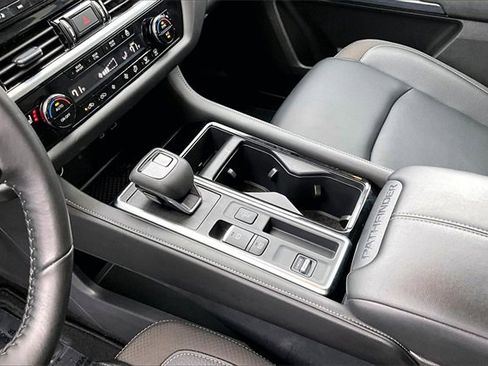 Certified 2025 Nissan Pathfinder SL image 15