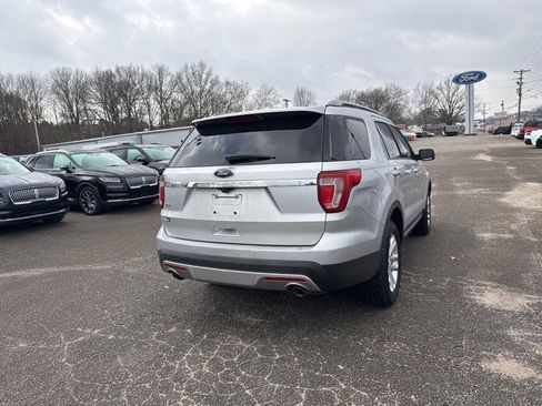 Used 2017 Ford Explorer XLT image 13