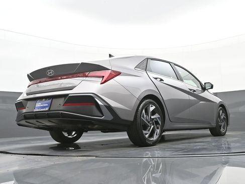 Certified 2024 Hyundai Elantra Limited FWD image 44